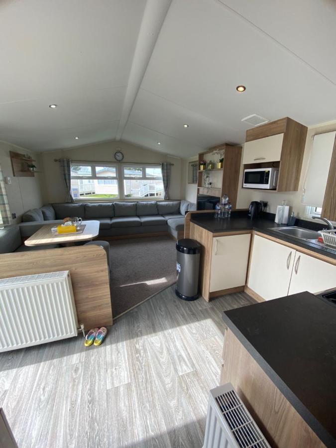 8 Bed Sun Decked Caravan Unlimited High Speed Wifi And Fun At Seawick Holiday Park Клактон-он-Си Экстерьер фото