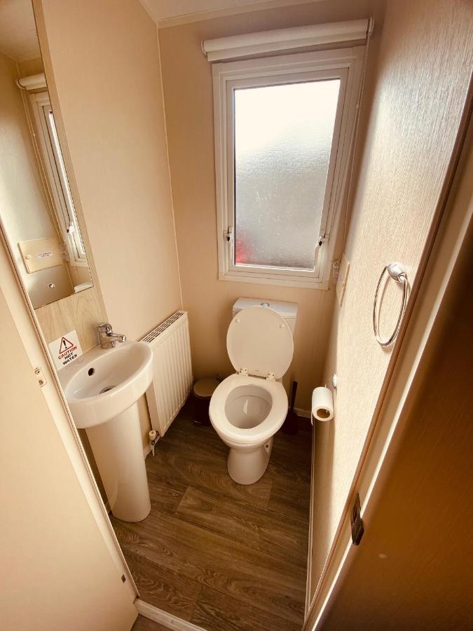 8 Bed Sun Decked Caravan Unlimited High Speed Wifi And Fun At Seawick Holiday Park Клактон-он-Си Экстерьер фото