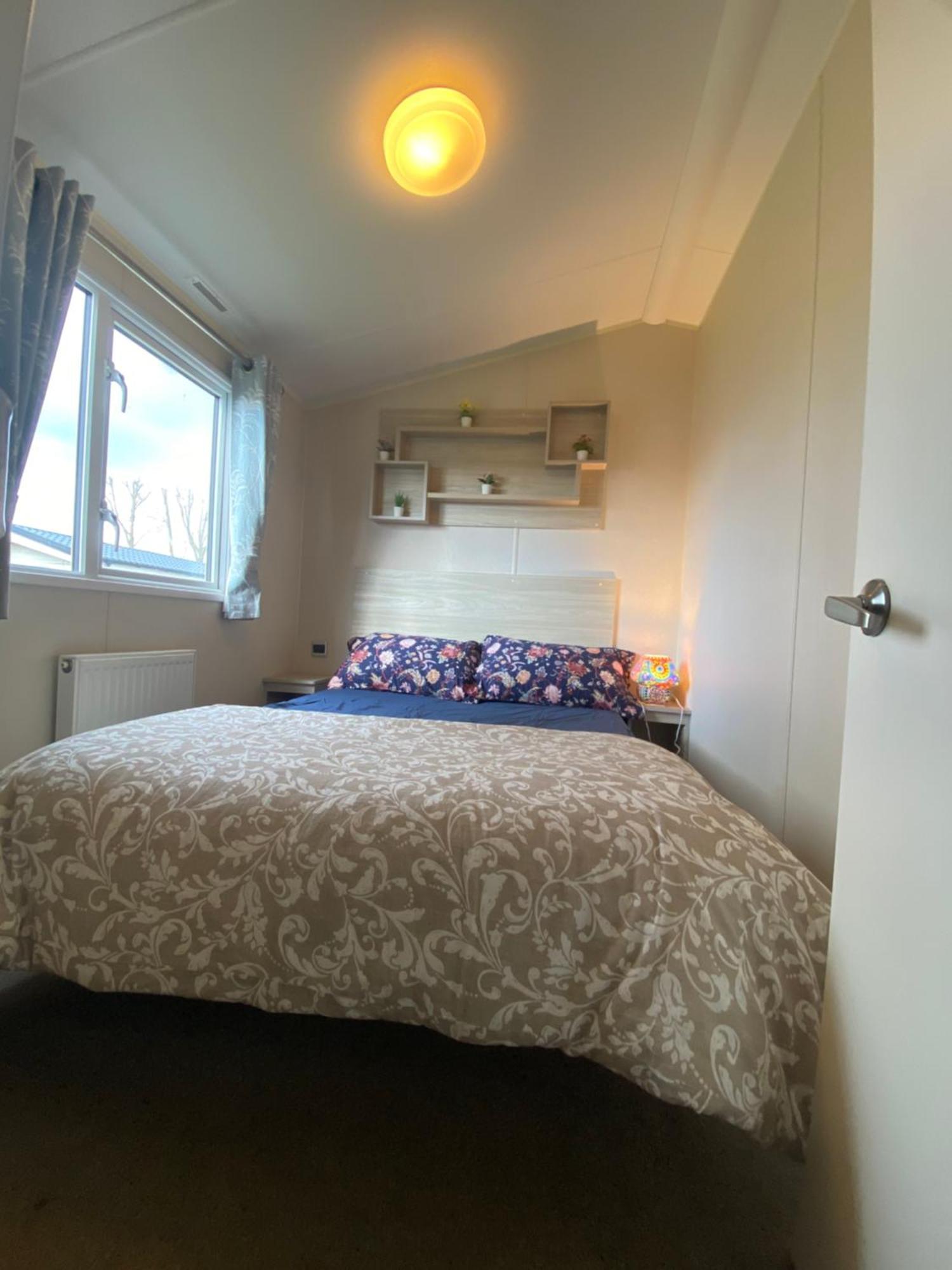 8 Bed Sun Decked Caravan Unlimited High Speed Wifi And Fun At Seawick Holiday Park Клактон-он-Си Экстерьер фото